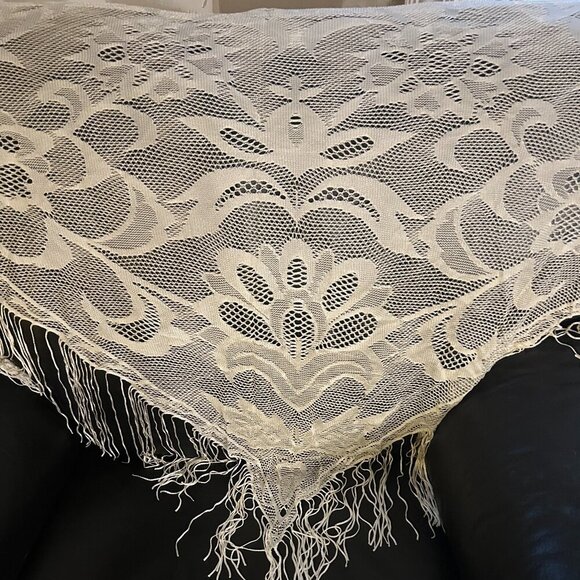 3/$25 VTG 60s Triangle Shawl Throw Cream Lace JAPAN 80x34 Scarf 9" Fringe Lotus - Picture 2 of 4